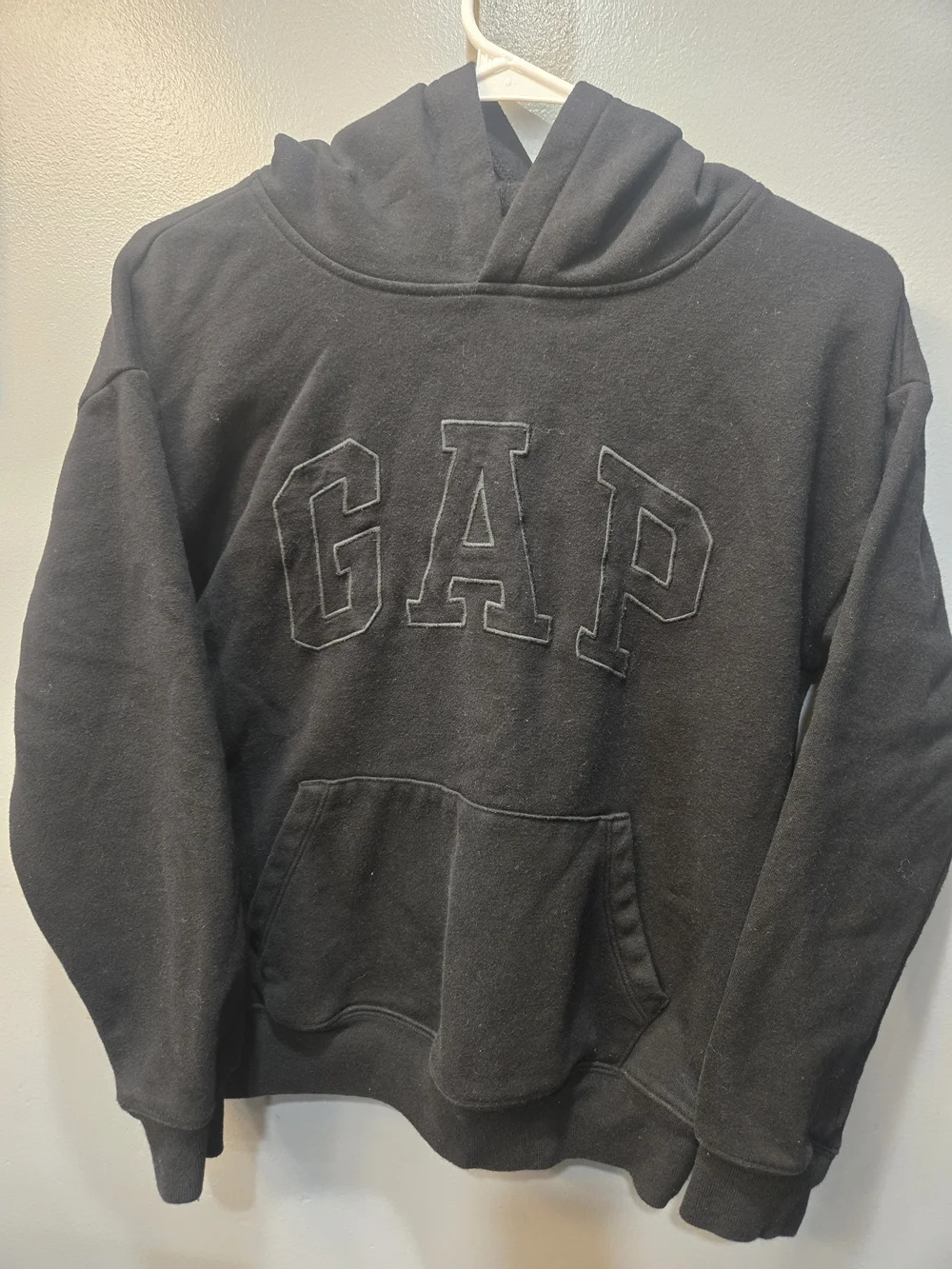 GAP Black Hooded Kids Sweatshirt with Outline Logo Size XL
